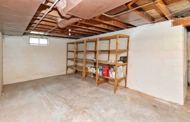 1832 Vine Street, West Des Moines, IA 50265