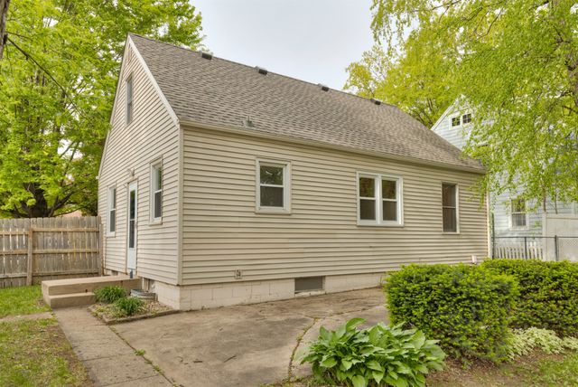 1832 Vine Street, West Des Moines, IA 50265