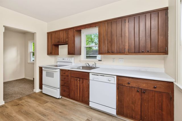 1832 Vine Street, West Des Moines, IA 50265