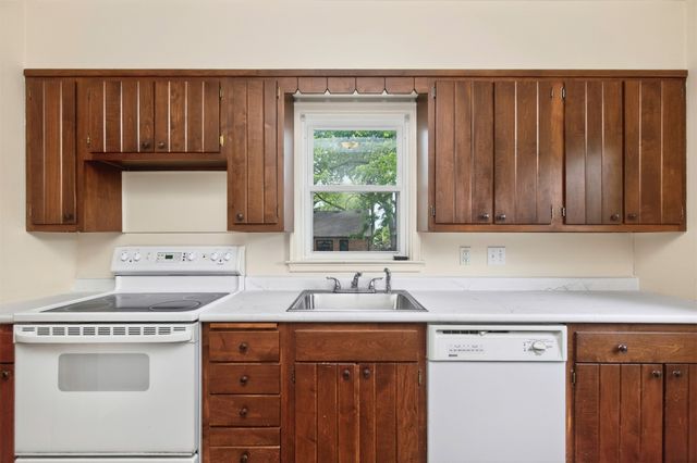 1832 Vine Street, West Des Moines, IA 50265