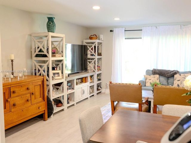 73 Deer Creek I 105, Deerfield Beach, FL 33442