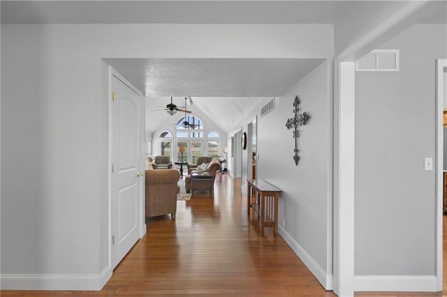 4165 Country Squire Road, Oak Grove, MO 64075