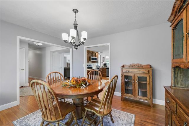 4165 Country Squire Road, Oak Grove, MO 64075