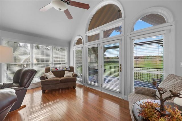 4165 Country Squire Road, Oak Grove, MO 64075