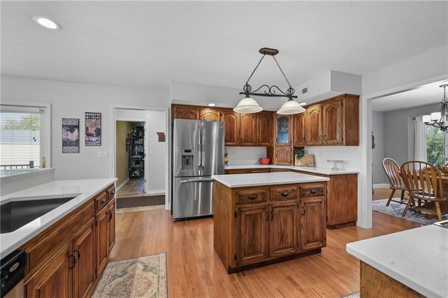 4165 Country Squire Road, Oak Grove, MO 64075