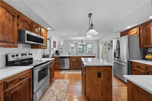 4165 Country Squire Road, Oak Grove, MO 64075