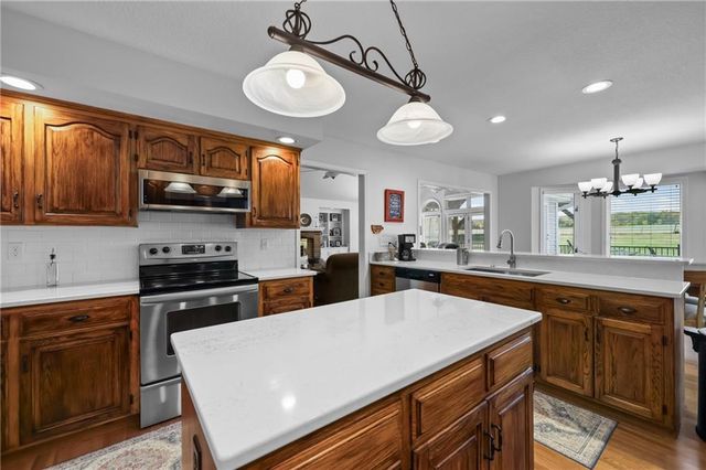 4165 Country Squire Road, Oak Grove, MO 64075