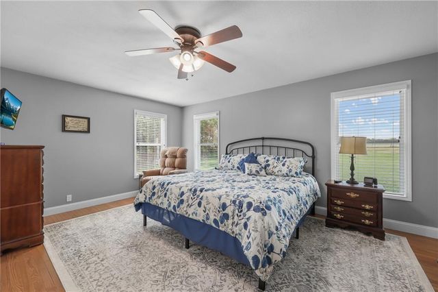 4165 Country Squire Road, Oak Grove, MO 64075