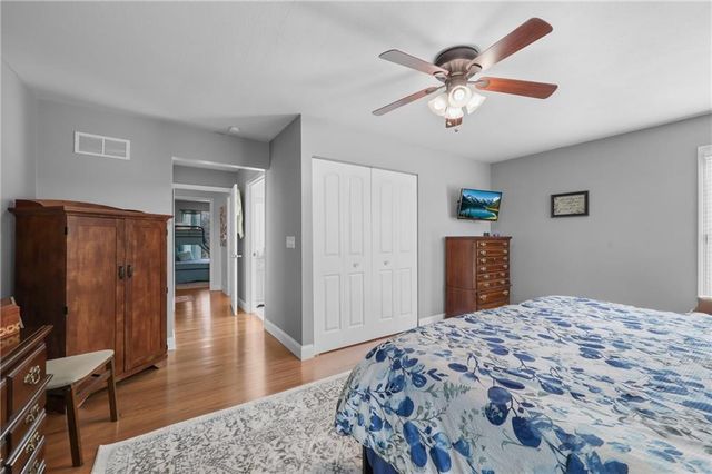 4165 Country Squire Road, Oak Grove, MO 64075