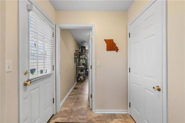 4165 Country Squire Road, Oak Grove, MO 64075