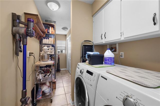 4165 Country Squire Road, Oak Grove, MO 64075