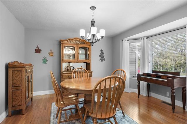 4165 Country Squire Road, Oak Grove, MO 64075