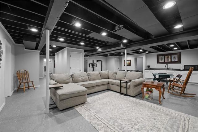 4165 Country Squire Road, Oak Grove, MO 64075