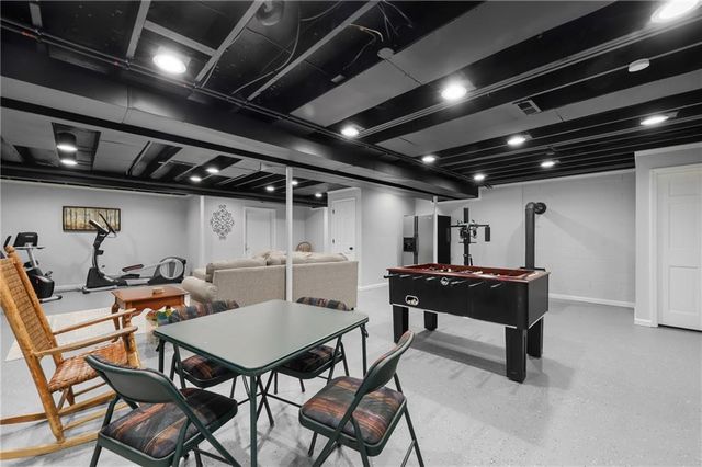 4165 Country Squire Road, Oak Grove, MO 64075