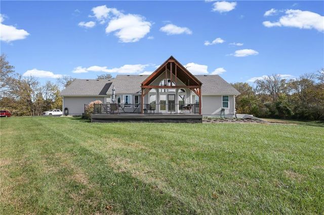4165 Country Squire Road, Oak Grove, MO 64075