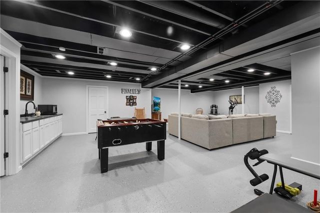 4165 Country Squire Road, Oak Grove, MO 64075