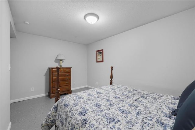 4165 Country Squire Road, Oak Grove, MO 64075