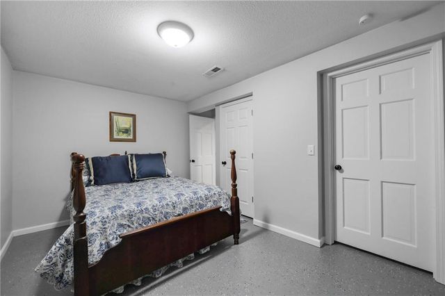 4165 Country Squire Road, Oak Grove, MO 64075