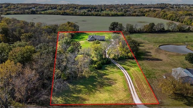 4165 Country Squire Road, Oak Grove, MO 64075