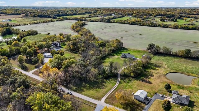 4165 Country Squire Road, Oak Grove, MO 64075