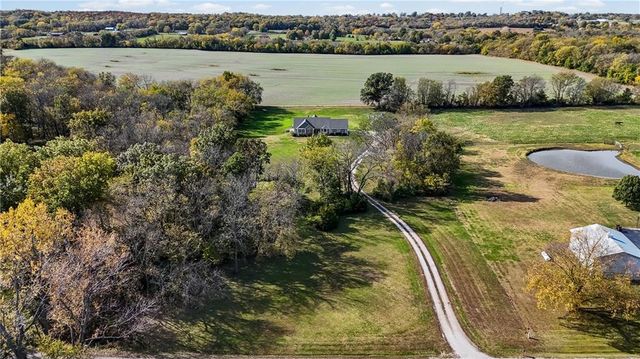 4165 Country Squire Road, Oak Grove, MO 64075
