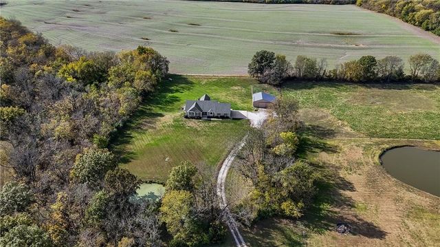 4165 Country Squire Road, Oak Grove, MO 64075