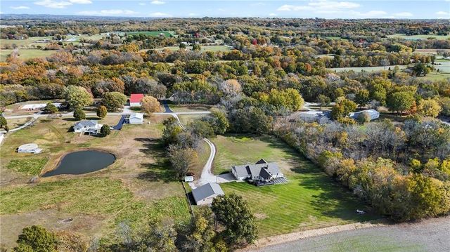 4165 Country Squire Road, Oak Grove, MO 64075