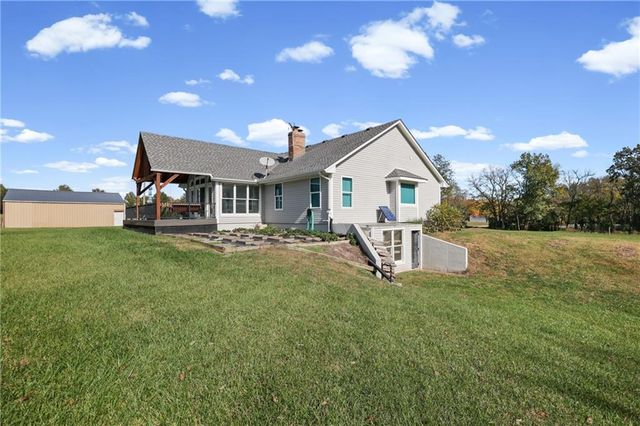 4165 Country Squire Road, Oak Grove, MO 64075