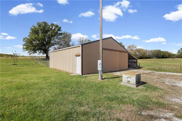 4165 Country Squire Road, Oak Grove, MO 64075