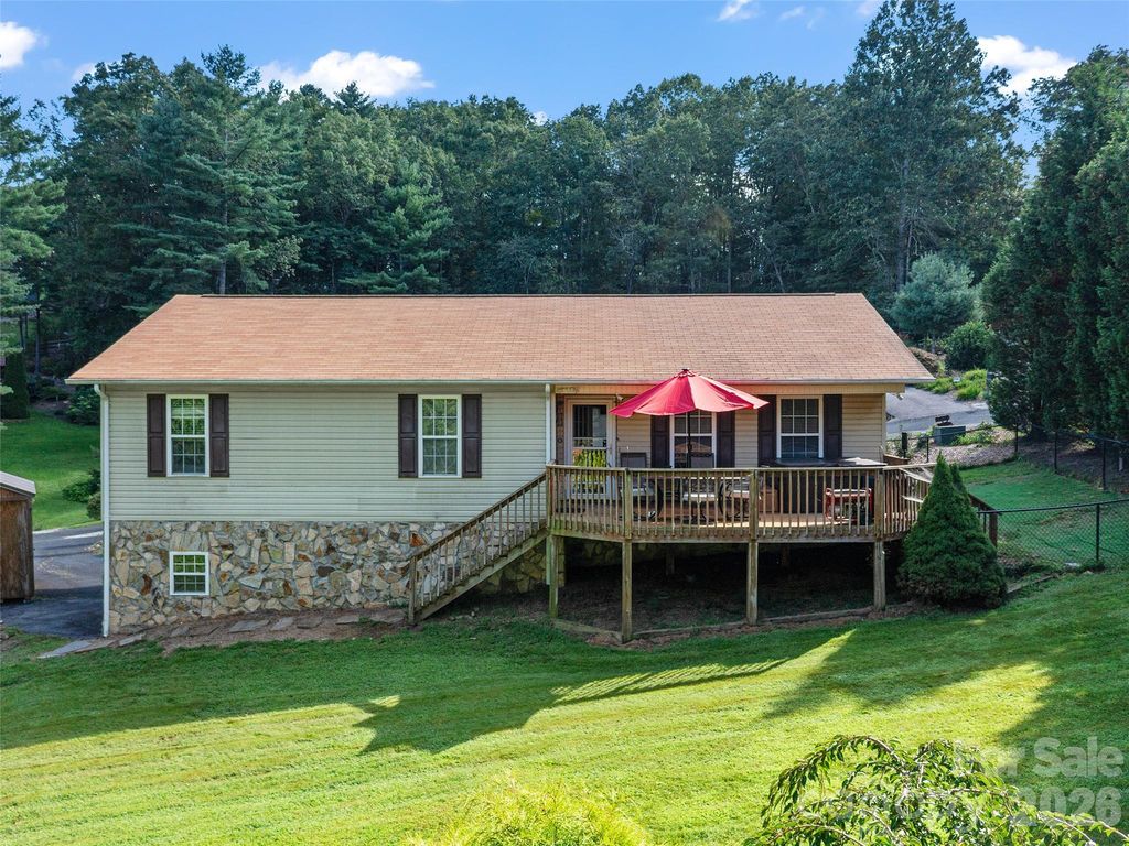 282 Sourwood Drive, Spruce Pine, NC 28777