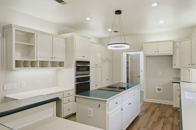 2000 Fountainwood DR, Georgetown, TX 78633