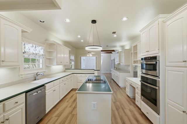 2000 Fountainwood DR, Georgetown, TX 78633