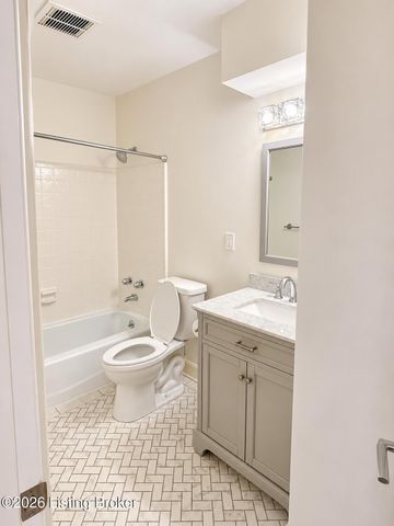 5800 Coach Gate Wynde APT 312, Louisville, KY 40207