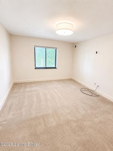 5800 Coach Gate Wynde APT 312, Louisville, KY 40207