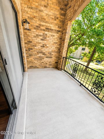 5800 Coach Gate Wynde APT 312, Louisville, KY 40207