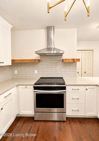 5800 Coach Gate Wynde APT 312, Louisville, KY 40207