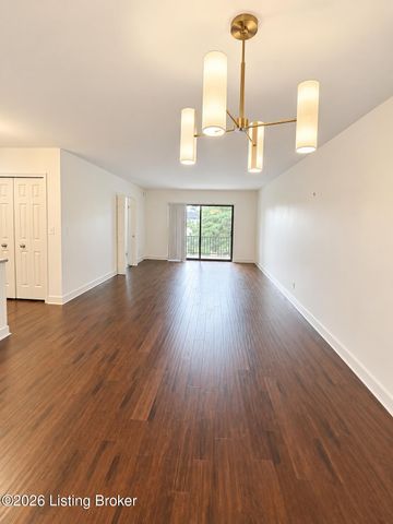 5800 Coach Gate Wynde APT 312, Louisville, KY 40207
