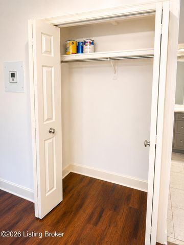 5800 Coach Gate Wynde APT 312, Louisville, KY 40207