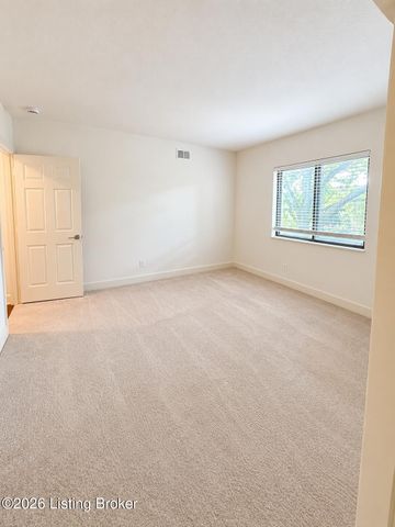5800 Coach Gate Wynde APT 312, Louisville, KY 40207