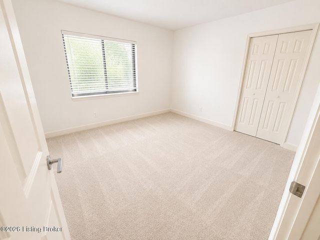 5800 Coach Gate Wynde APT 312, Louisville, KY 40207