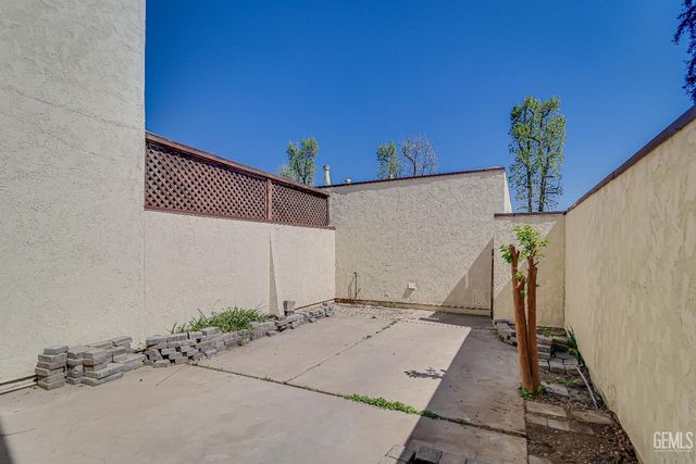 1317 Capricorn Court, Bakersfield, CA 93309