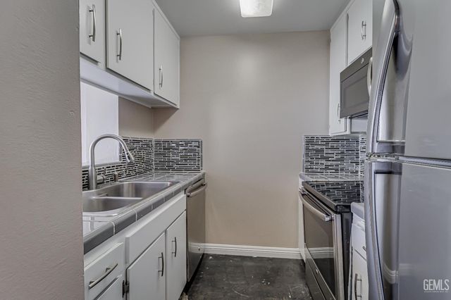 1317 Capricorn Court, Bakersfield, CA 93309