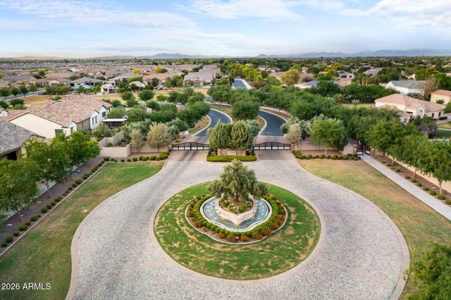 2537 E TURNBERRY Drive, Gilbert, AZ 85298