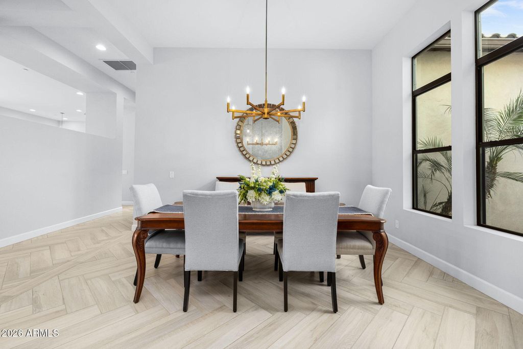 Image 10 of property listing at 2537 E TURNBERRY Drive, Gilbert, AZ 85298