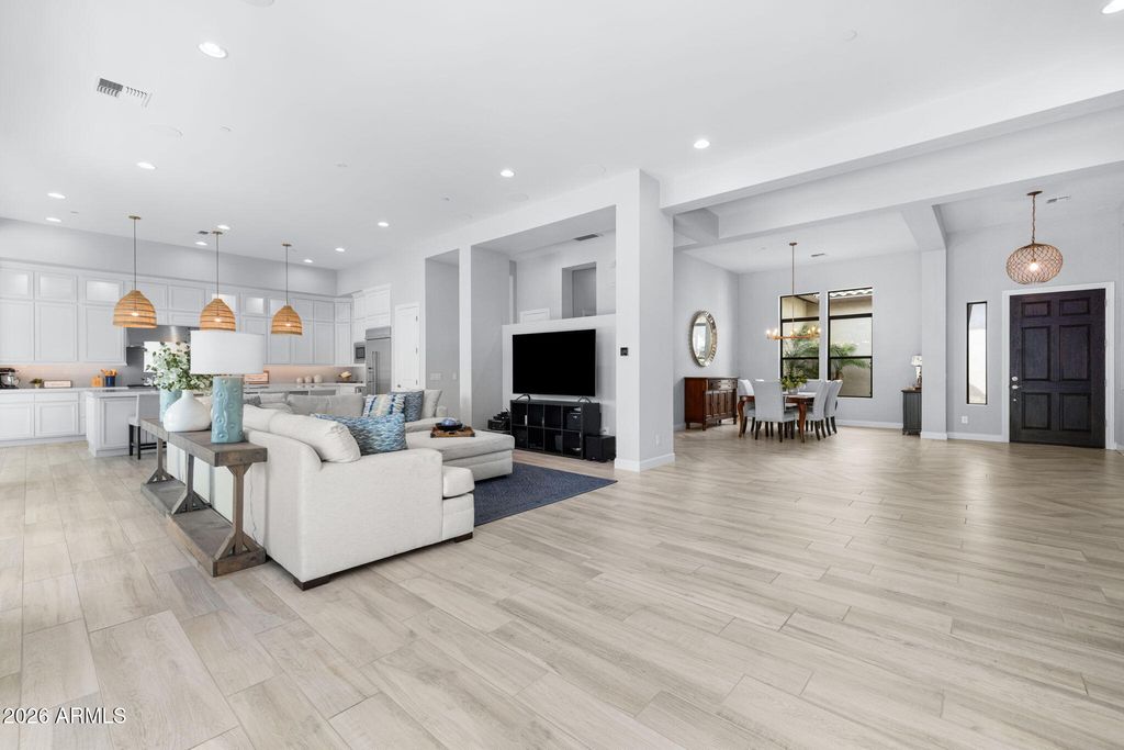 Image 12 of property listing at 2537 E TURNBERRY Drive, Gilbert, AZ 85298