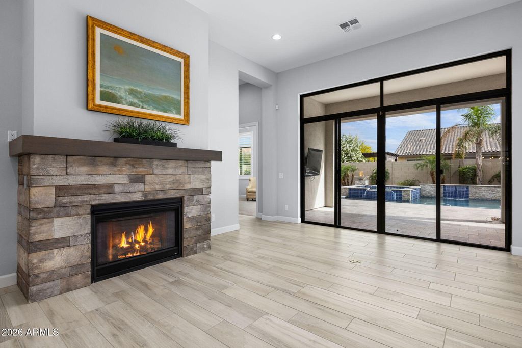 Image 14 of property listing at 2537 E TURNBERRY Drive, Gilbert, AZ 85298