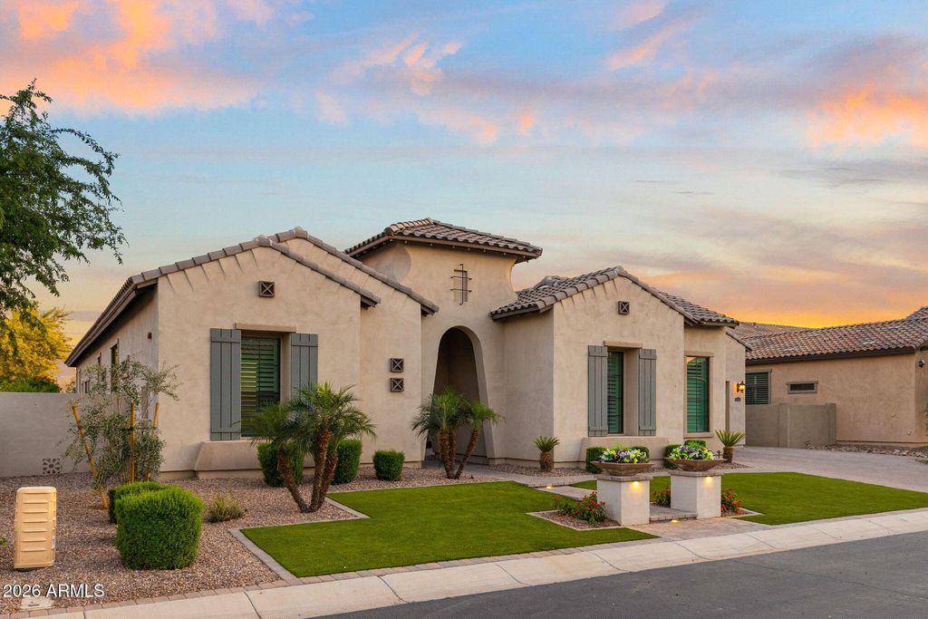 Image 3 of property listing at 2537 E TURNBERRY Drive, Gilbert, AZ 85298