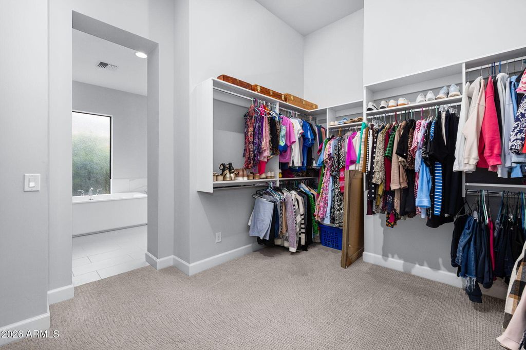Image 31 of property listing at 2537 E TURNBERRY Drive, Gilbert, AZ 85298