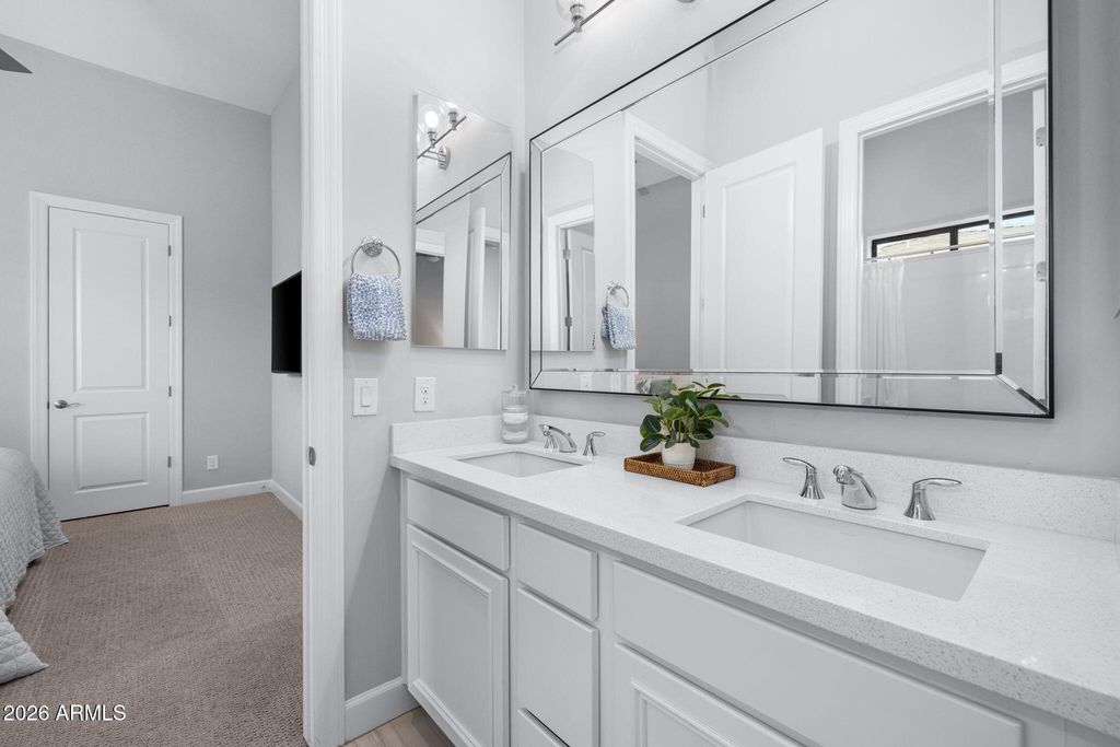 Image 43 of property listing at 2537 E TURNBERRY Drive, Gilbert, AZ 85298