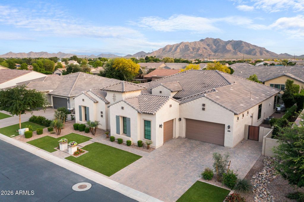 Image 57 of property listing at 2537 E TURNBERRY Drive, Gilbert, AZ 85298